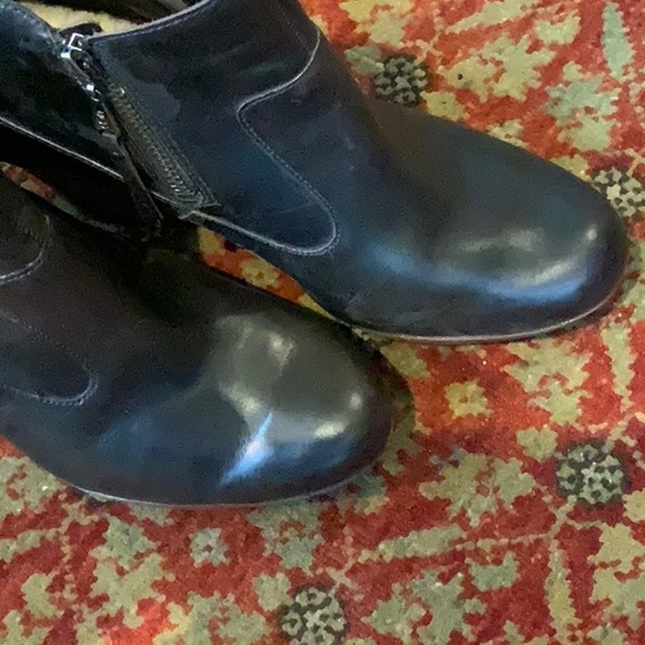 Ugg Meredith booties 8.5 - Picture 4 of 6